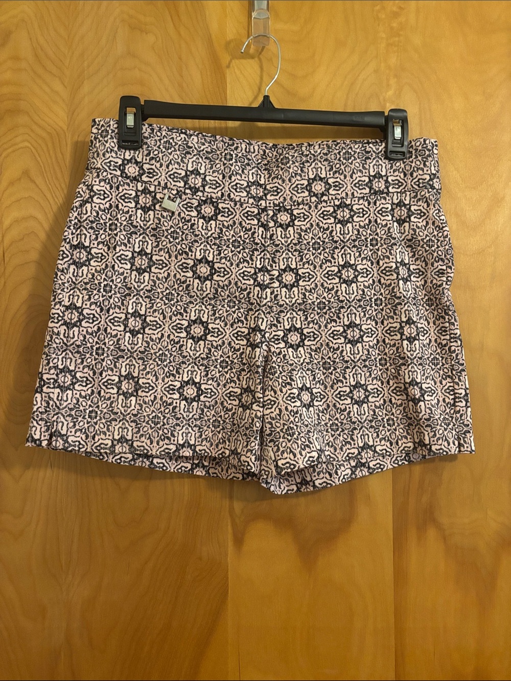 Zoe + Phoebe Pink and Black Patterned Shorts Size Large